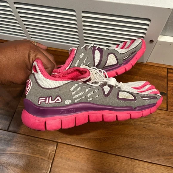 FILA SKELETOES SHOES SZ 6 - Picture 5 of 6